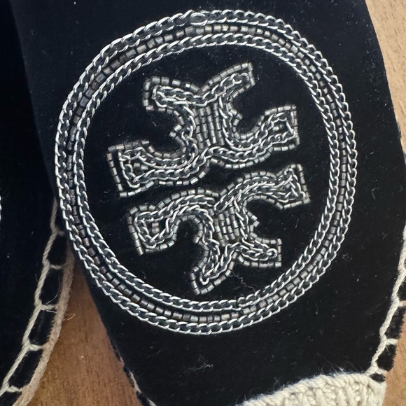 Tory Burch Velvet Chain Logo Espadrille Flats Size 6 NWOT - Picture 6 of 6